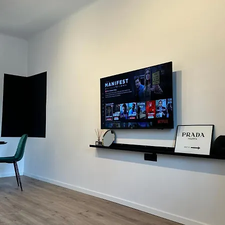 Peaceful For Romantic Getaways Near Black Church - 3min Walk Lejlighed *