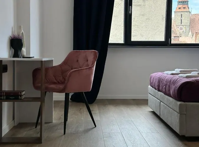 Peaceful For Romantic Getaways Near Black Church - 3min Walk Braşov