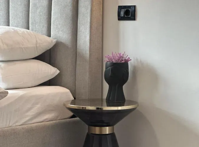 Peaceful For Romantic Getaways Near Black Church - 3min Walk Lejlighed *